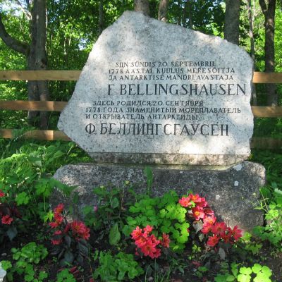 Admiral von Bellingshausen Memorial Stone Man's Birthplace in Lahetaguse Manor, Saaremaa
